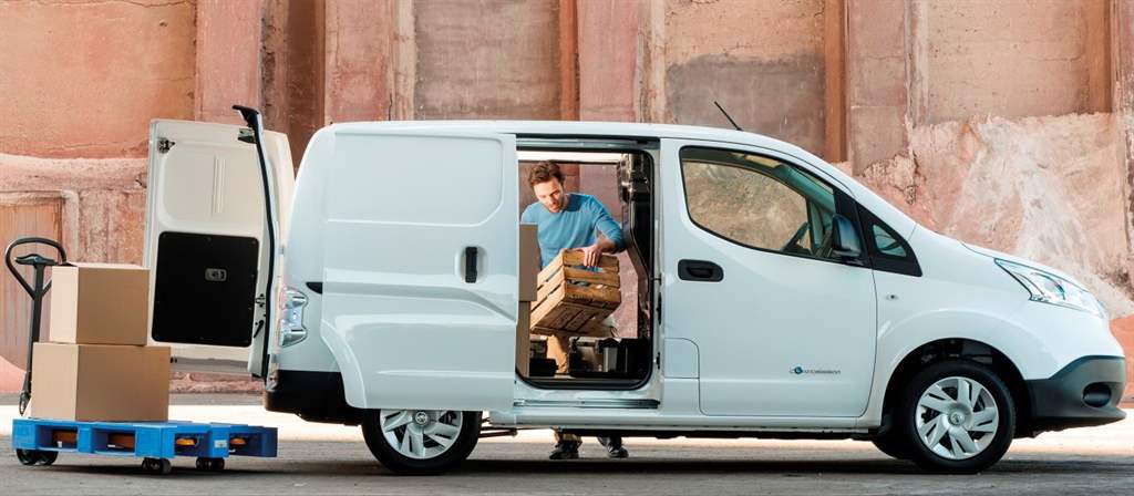 Nissan-e-NV200_05
