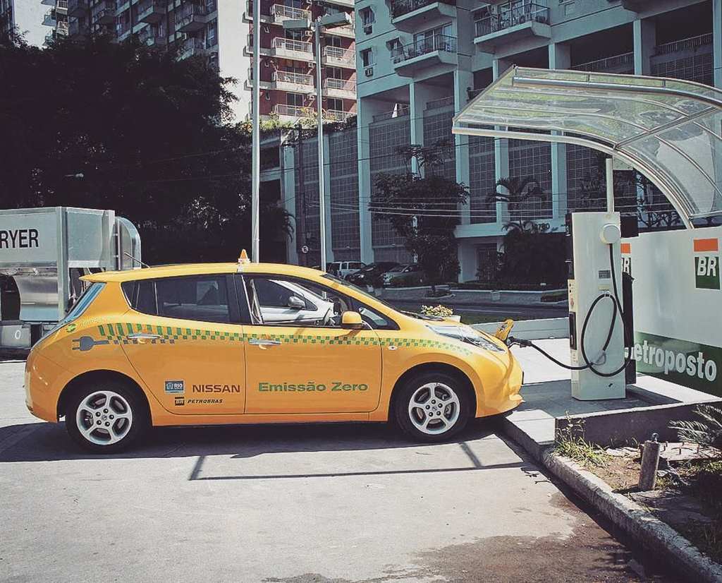 nissan-electric-taxi_04