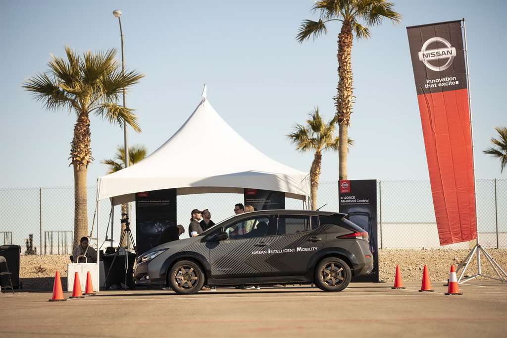 Nissan_CES_05