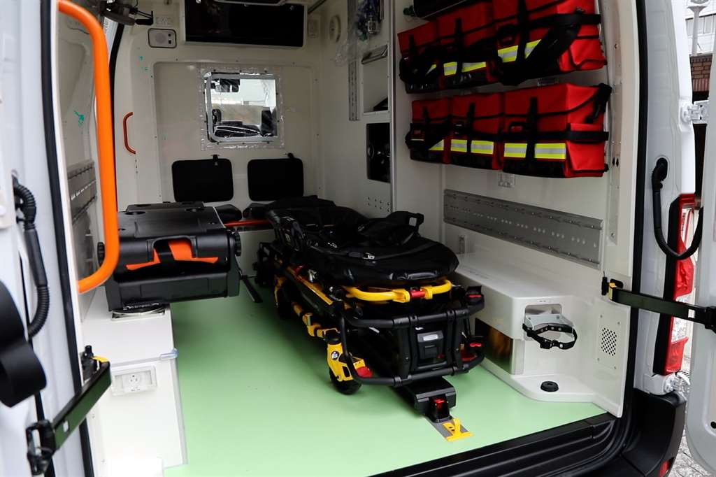 Nissan EV Ambulance_03