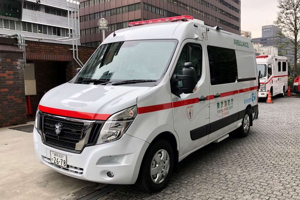 Nissan EV Ambulance_05