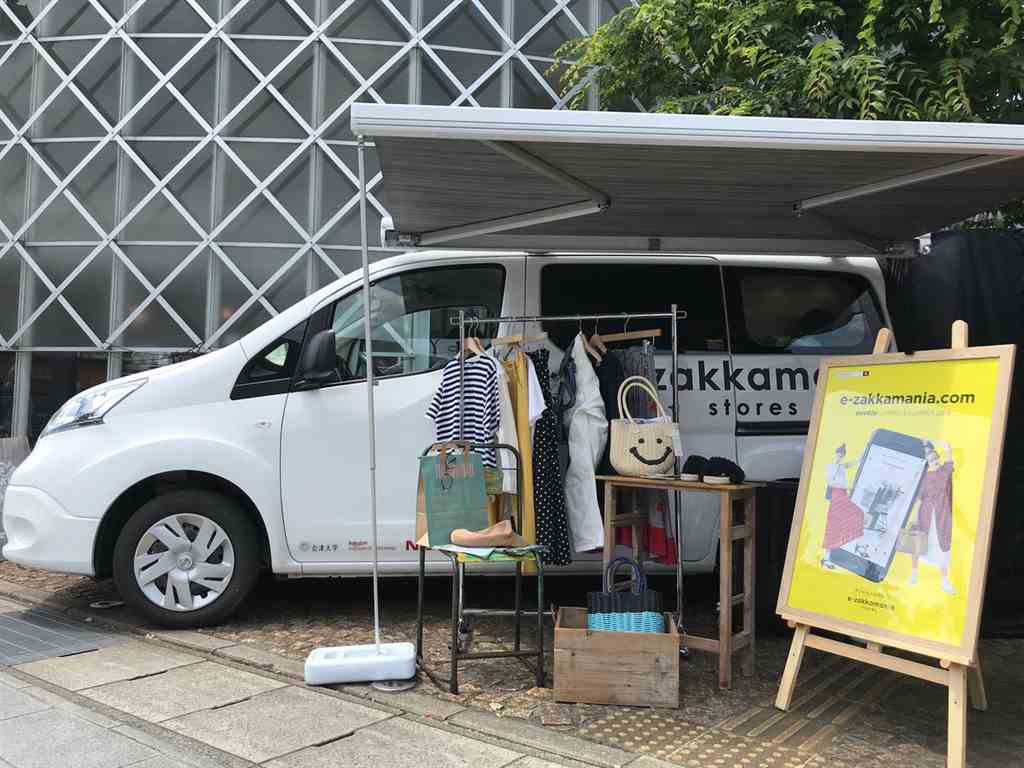 Nissan EV mobile retail_07