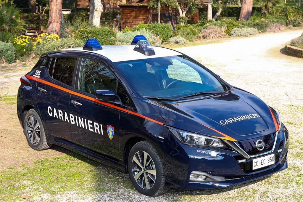 Nissan LEAF carabinieri_03