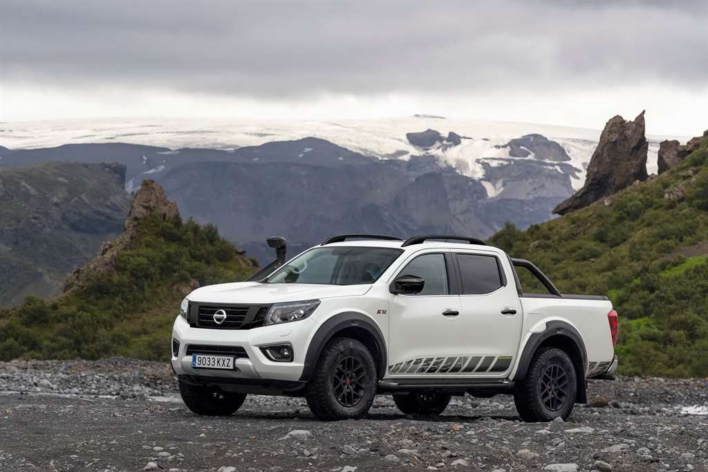 Nissan Navara OFF ROADER AT32_03