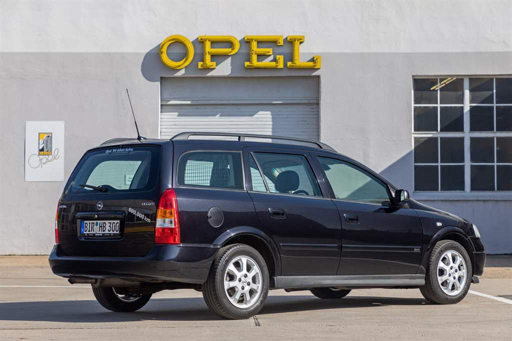 Opel-Astra-Caravan_08