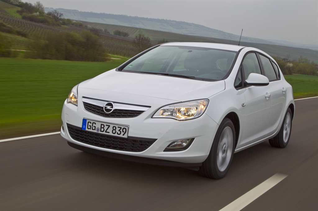 Opel-Astra-J-2009-508475