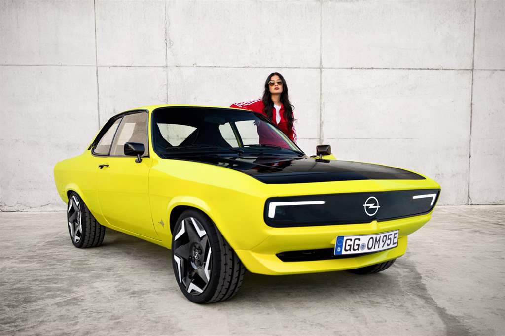 Opel-Manta-GSe-ElektroMOD_03