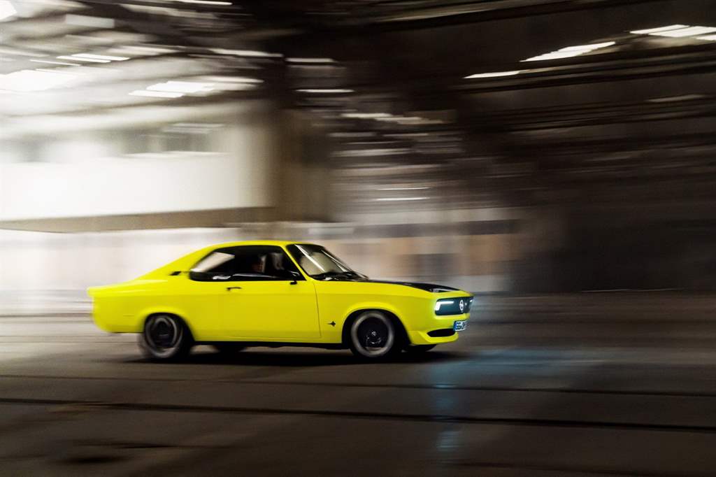 Opel-Manta-GSe-ElektroMOD_05