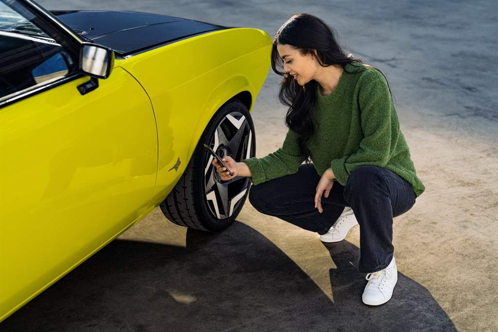 Opel-Manta-GSe-ElektroMOD_11