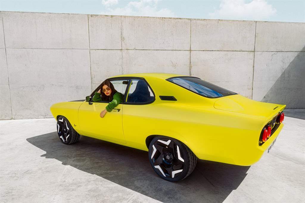 Opel-Manta-GSe-ElektroMOD_13