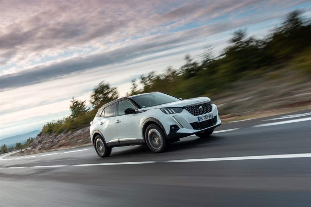 Peugeot 2008_09
