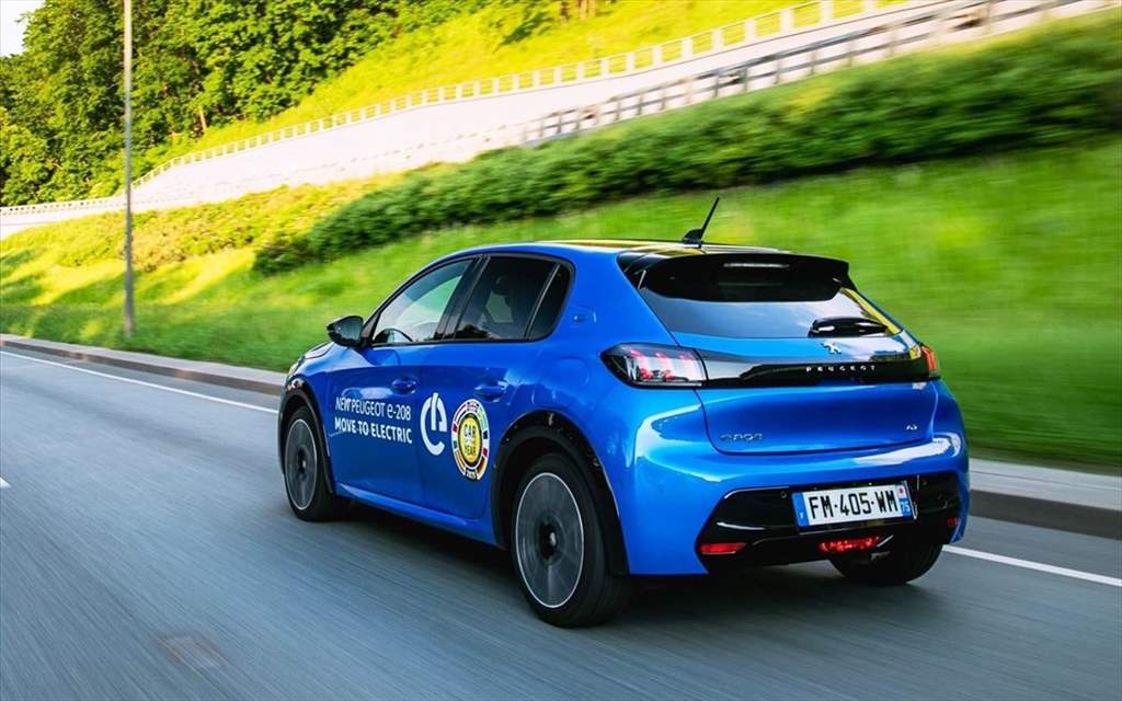 PEUGEOT_208_electric_05