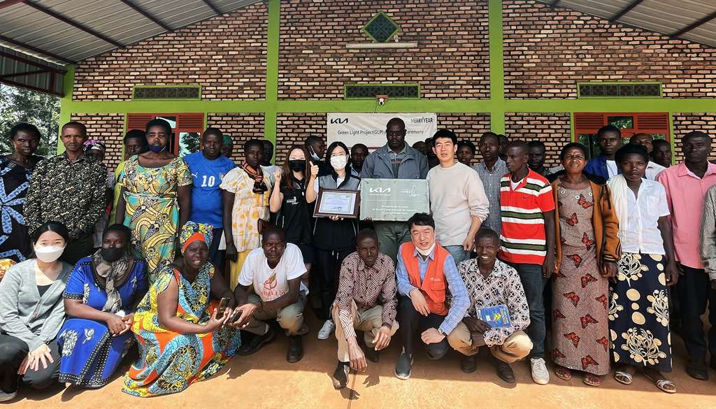 Photo 2_Handover Ceremony in Rwanda