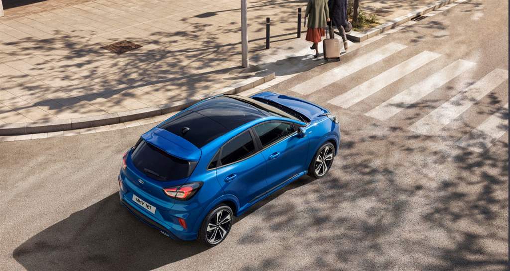 Puma George-Saridakis_03