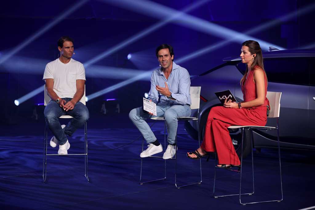 Rafael Nadal and Kia SVP Artur Martins (center)
