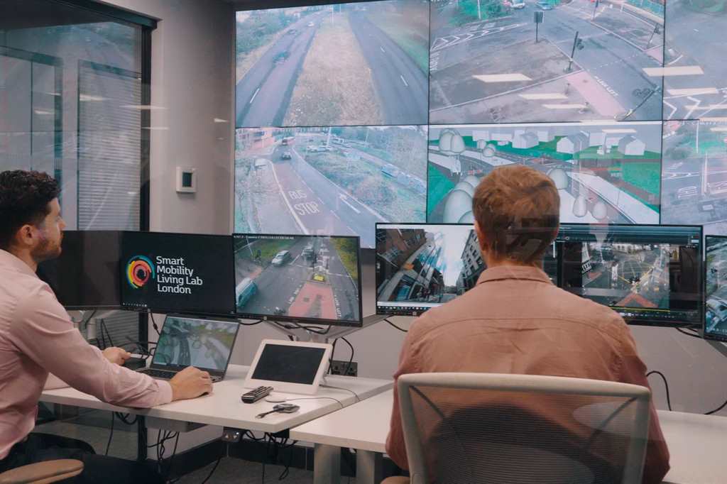 ServCity_control room-right