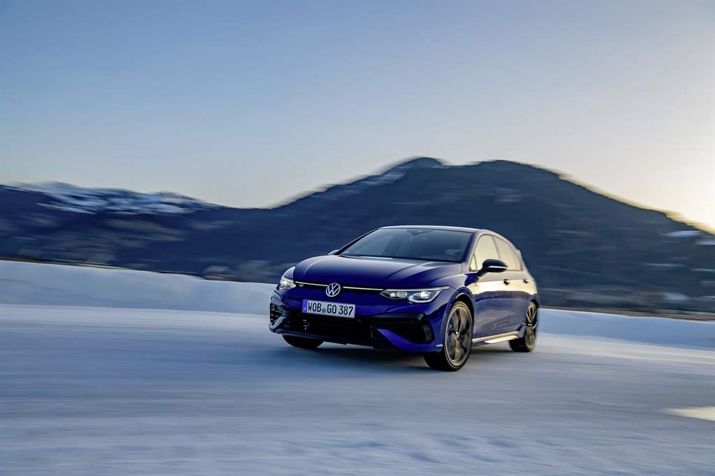 Volkswagen Golf R_05