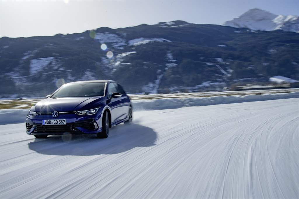 Volkswagen Golf R_06