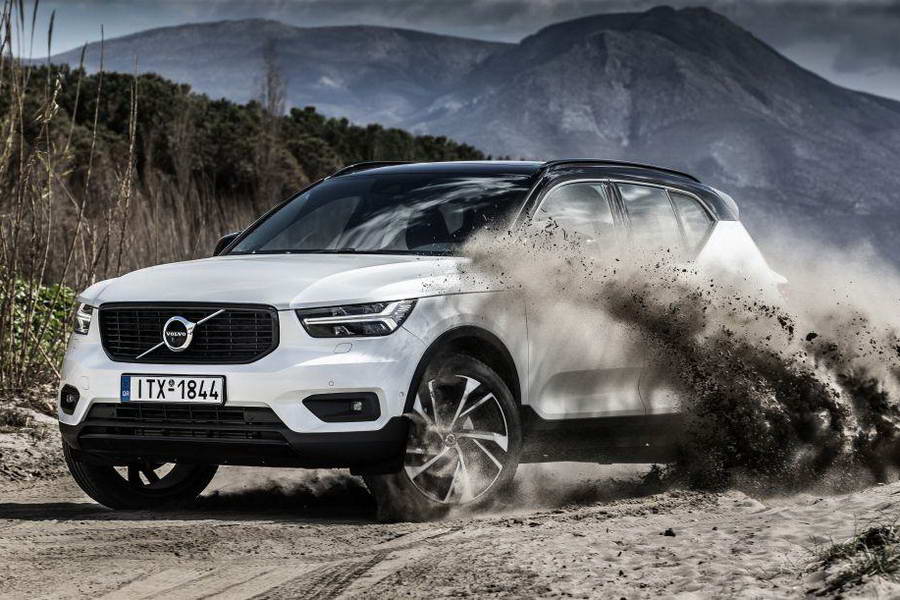 Volvo XC40 new versions T3 - D3 12